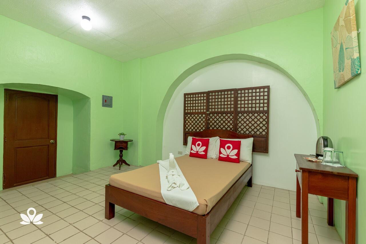 Zen Rooms Calle Crisologo ビガン エクステリア 写真